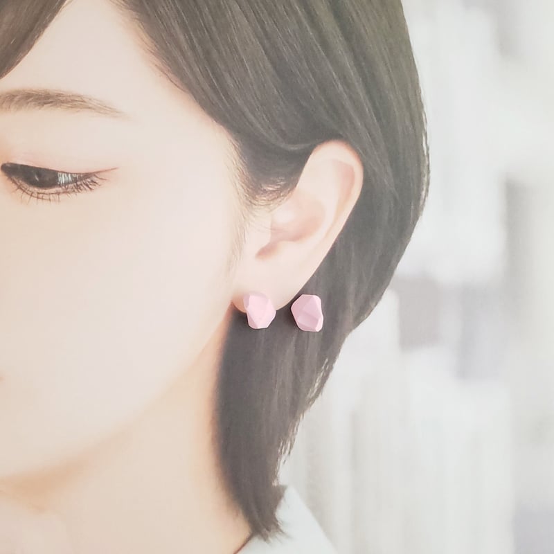 ラムネ香石«ピンク»の耳飾り | Ӧsoro(オソロ)