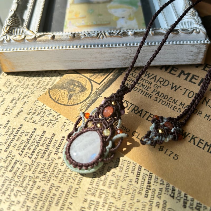 レインボームーンストーン マクラメペンダント ネックレス 天然石