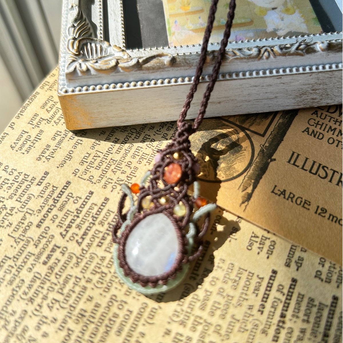 レインボームーンストーン マクラメペンダント ネックレス 天然石