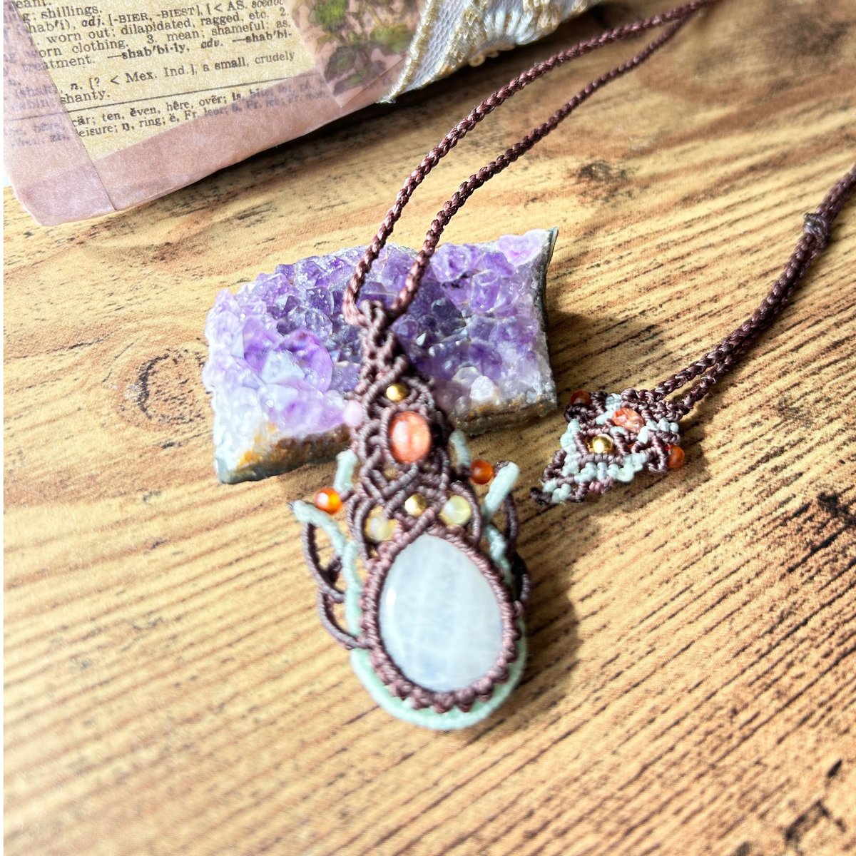 レインボームーンストーン　アメジスト　マクラメペンダント　ネックレス レインボームーンストーン マクラメペンダント ネックレス