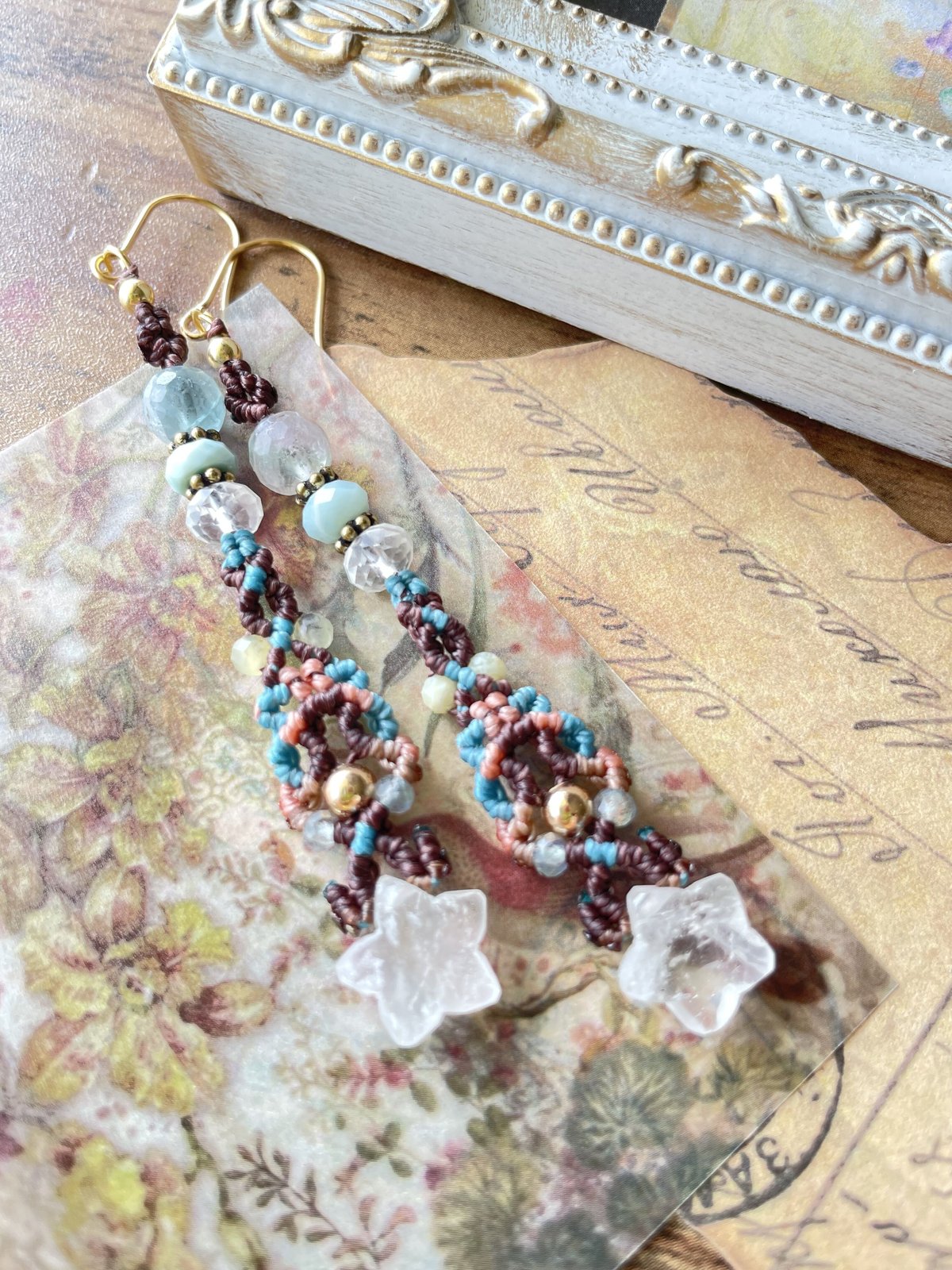 マニカラン水晶 マクラメピアス | Heart&stonesマクラメジュエリー