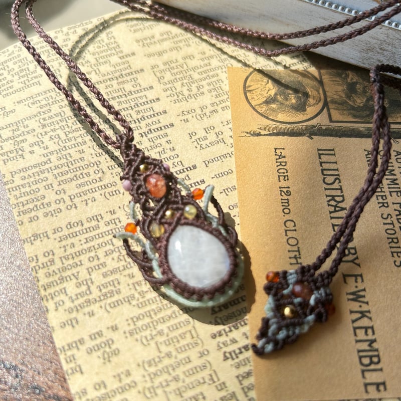 レインボームーンストーン マクラメペンダント ネックレス 天然石