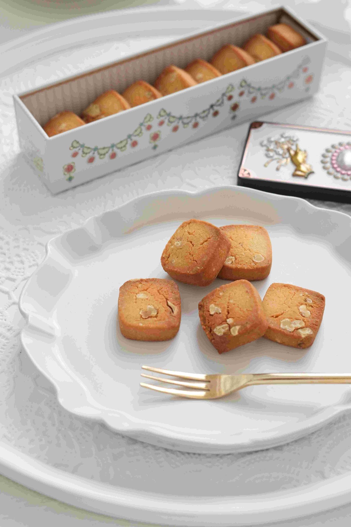 グルテンフリー国産発酵バターのクッキー缶&マドレーヌギフトBOX【紙袋