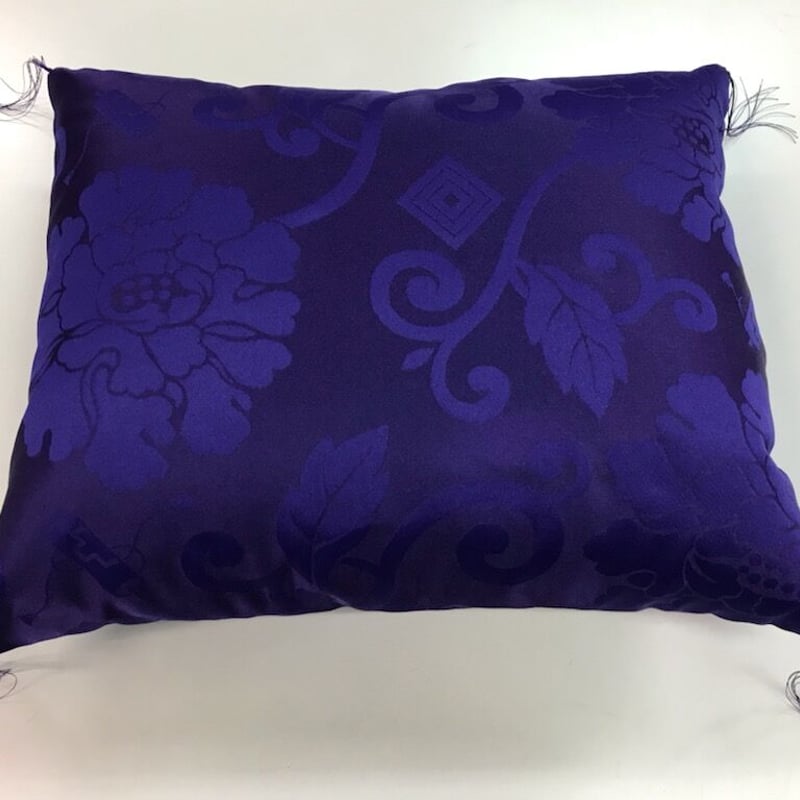 座布団 紫色 法螺貝鑑賞用 34×40cm 唐草夫婦柄 | 多田商店 法螺貝と