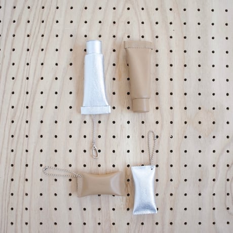 TUBE KEY CASE (CAMEL / BLACK)