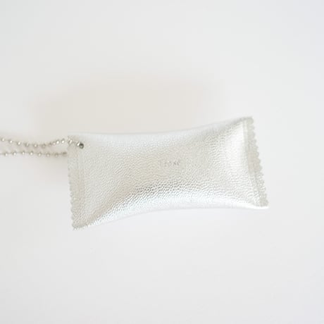 WHISTLE CHARM (CAMEL / SILVER)