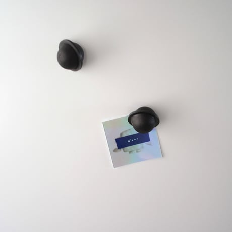 PLANET MAGNET (NUDE / BLACK)