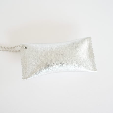 WHISTLE CHARM (CAMEL / SILVER)