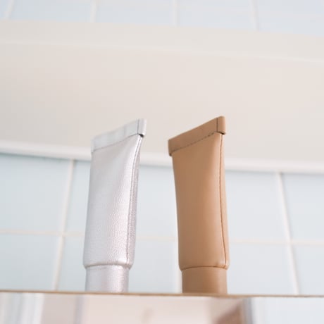 TUBE KEY CASE (CAMEL / BLACK)