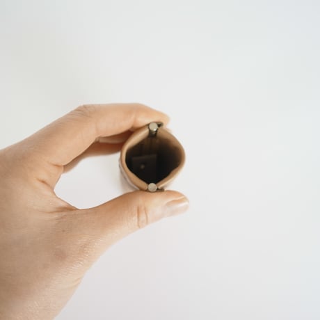 TUBE KEY CASE (CAMEL / BLACK)