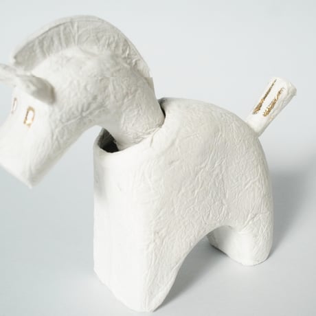 hariko uma  white
