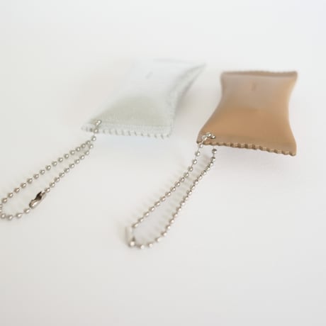 WHISTLE CHARM (CAMEL / SILVER)