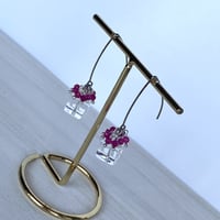 クオーツと合成ルビーのマーキスフックピアス　サージカルステンレス