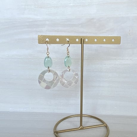 アクアカルセドニーとシェルのピアス/サージカルステンレス
