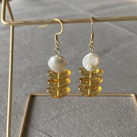 バナナガラス　テリテリ　ケシパールピアス/イヤリング　サージカルステンレス