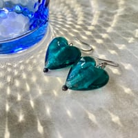 海の煌めき　ブルーグリーンハートのピアス（イヤリング）　サージカルステンレス