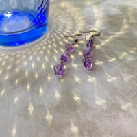 紫の煌めき　 2月誕生石　癒しのアメジストピアス　サージカルステンレス