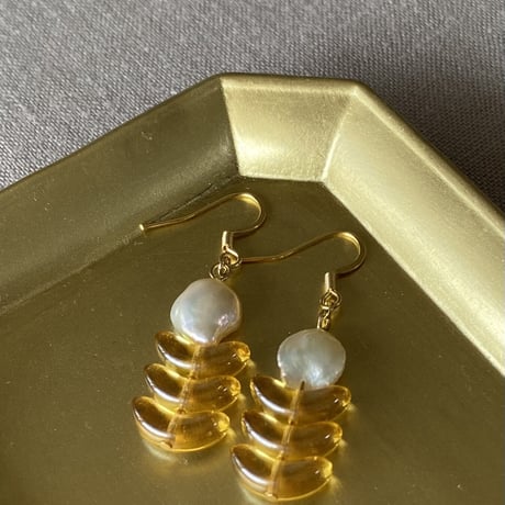 バナナガラス　テリテリ　ケシパールピアス/イヤリング　サージカルステンレス