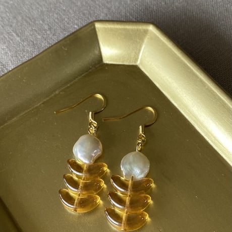 バナナガラス　テリテリ　ケシパールピアス/イヤリング　サージカルステンレス