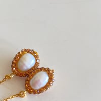 キラキララインストーンと卵のようなパールのゆらゆらピアス/イヤリング　サージカルステンレス