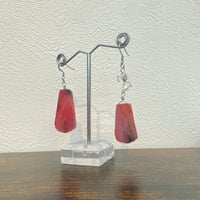 メノウとクリスタルのアンシメトリーピアス／イヤリング　サージカルステンレス