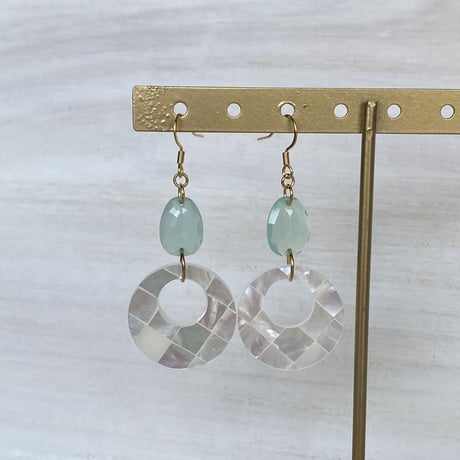 アクアカルセドニーとシェルのピアス/サージカルステンレス