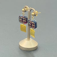 魅惑の色を放つヴィンテージ風ガラスとゴールドプレートのピアス／イヤリング　サージカルステンレス