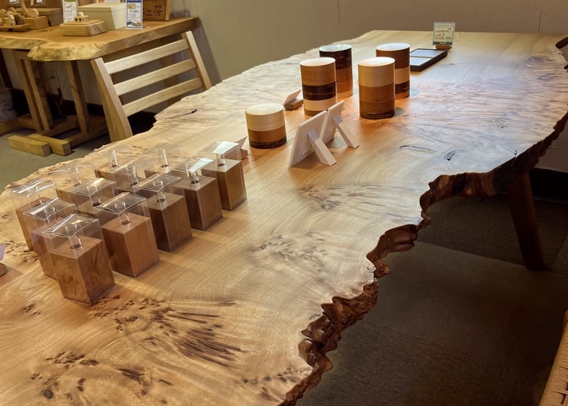 ニレバール杢ブックマッチテーブル | 森林工芸館STORES