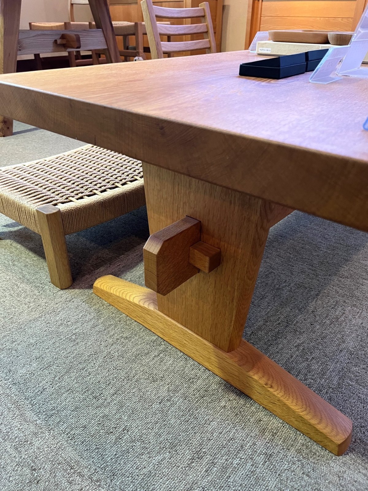 北海道産ナラの木で作られたテーブルです 北海道産ナラの木で作られたテーブルです 【公式通販】