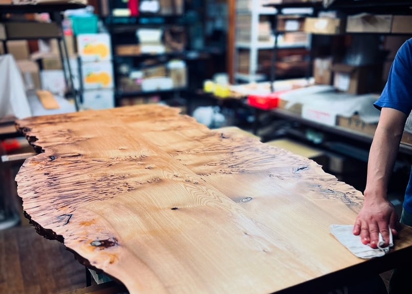 ニレバール杢ブックマッチテーブル | 森林工芸館STORES