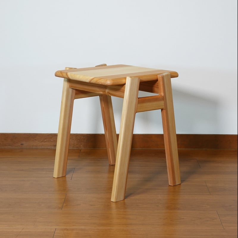 木製杉カウンタースツール（ハンドメイド） 森の学校スツール 杉タイプ | あすの森づくりの家具