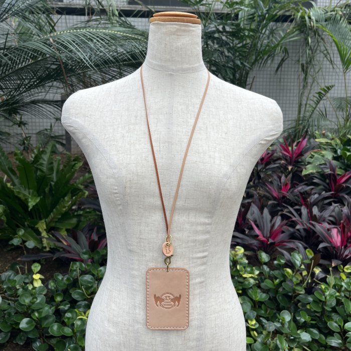 ヌメ革 カードケース ネックストラップ付き | 13.CATS.WORKS