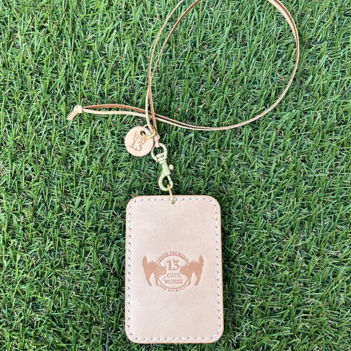 ヌメ革 カードケース ネックストラップ付き | 13.CATS.WORKS