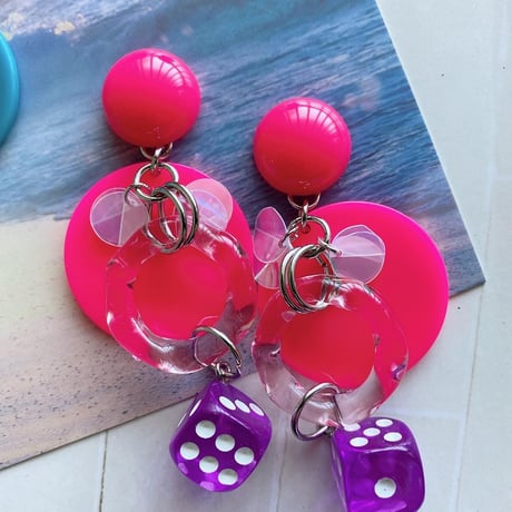 ネオンカラーピアス | STORES