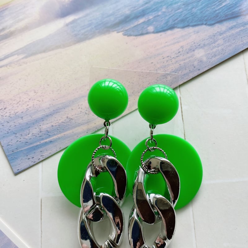 ネオンカラー グリーン ピアス | skmt handmadeaccessory
