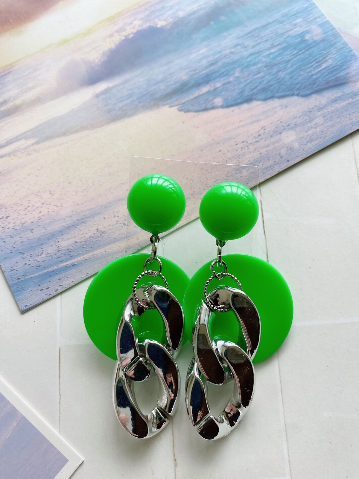 ネオンカラー グリーン ピアス | skmt handmadeaccessory