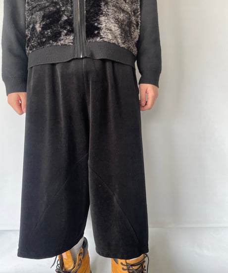 ANDER "VELOUR BACK CURVY CROPPED PANTS"
