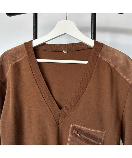 Europe Vintage Switching Suede V-neck Knit