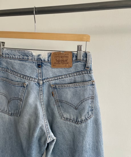 90s Levis 562 damage denim
