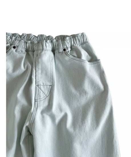 COMFORTABLE REASON "Surface Dyed Denim"