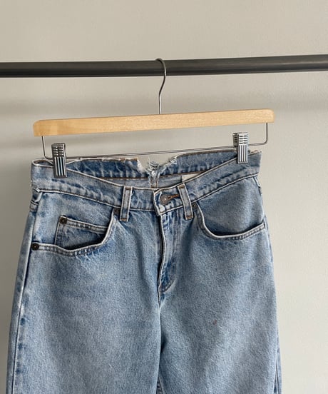 90s Levis 562 damage denim