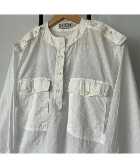 Dot collarless white shirt