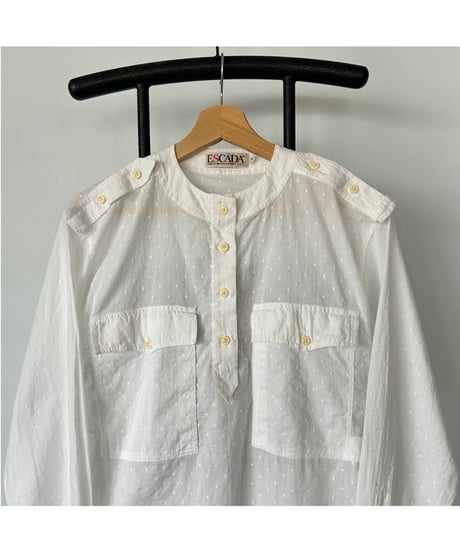 Dot collarless white shirt