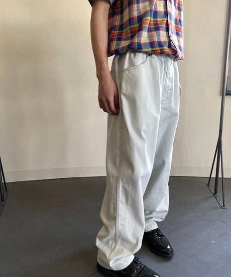 COMFORTABLE REASON "Surface Dyed Denim"