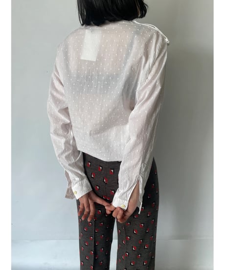 Dot collarless white shirt