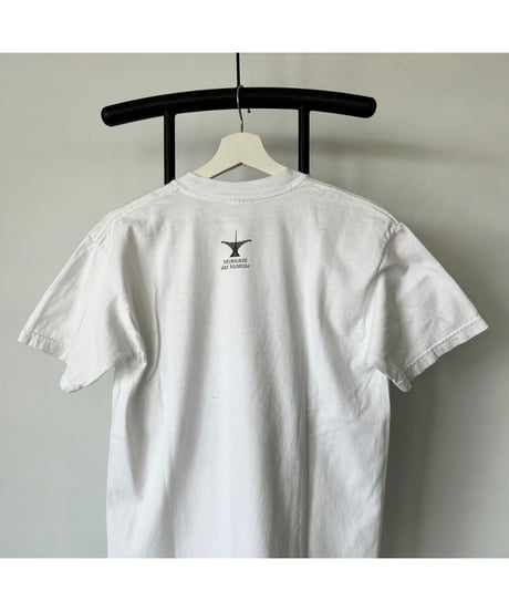 00s MILWAUKEE ART MUSEUM "Smiled At An Unfamiliar Face？" Tee