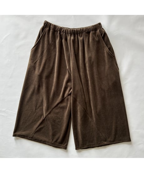 ANDER "VELOUR BACK CURVY CROPPED PANTS"