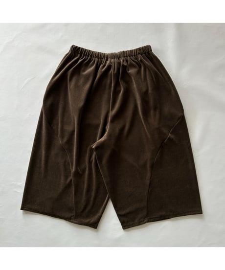 ANDER "VELOUR BACK CURVY CROPPED PANTS"