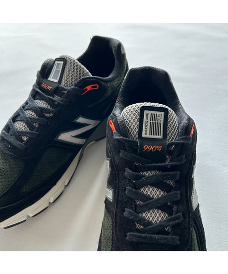 NEW BALANCE 990 V4