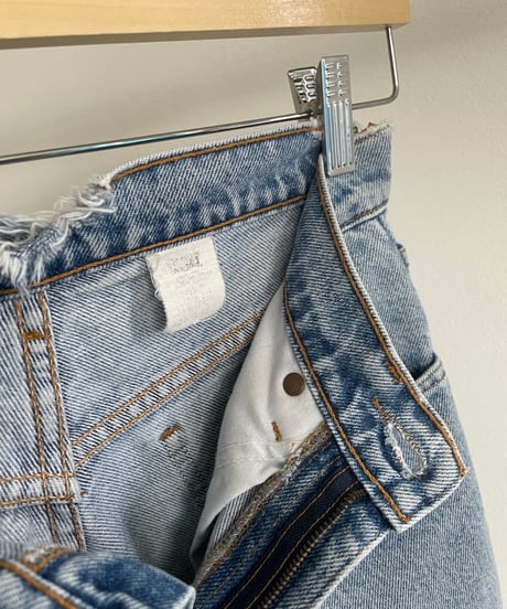 90s Levis 562 damage denim